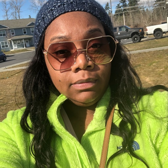 Meet your Posher, Tyaira - Picture 1 of 1